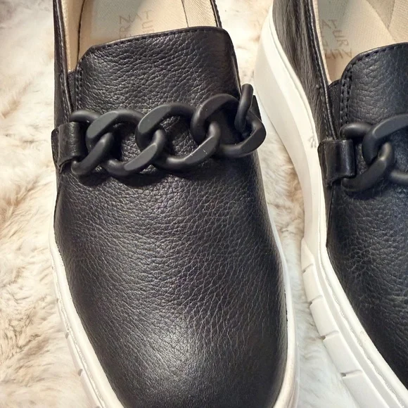 Naturalizer Black Slip On Sneaker With A Decorative Black Chain Size 10 - Picture 3 of 9